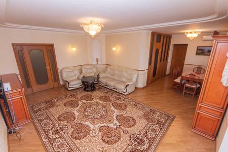 Сдам долгосрочно 3-к квартиру Киев, Оболонский, Героев Сталинграда просп.