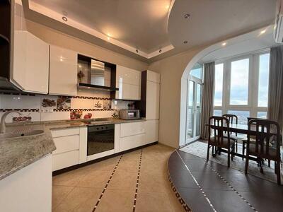 Продам 3-к квартиру Київ, Голосіївський, Науки просп., 30