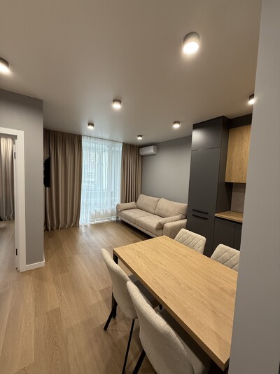 Выговского И. 40/12, ЖК "Варшавский Плюс"