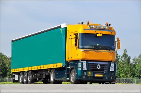 Авто-мото школа та Школа далекобійників європейського рівня . Курси