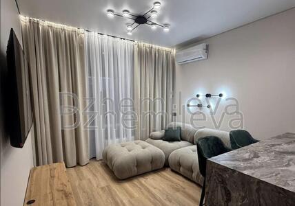 Нова квартира Варшавський плюс Київ Перша здача Генератор Вікна у двір