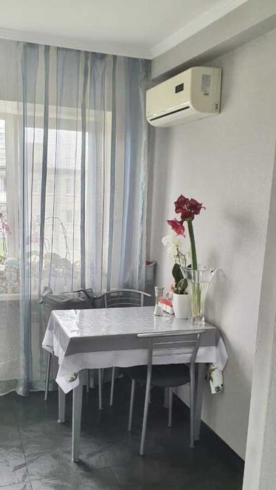 Продам 4-к квартиру Киев, Днепровский, Дарницкий бульв., 15