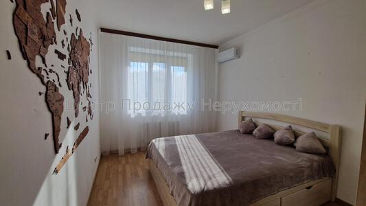 Продам 3 к квартиру на 2 поверсі. Поруч Софія спорт