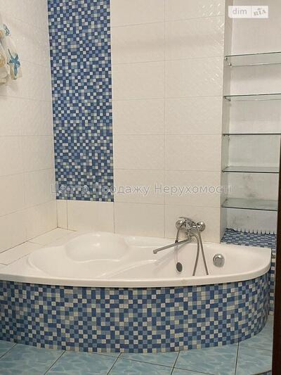 Продам велику 2к біля 4 школи м. Вишневе, Софіївська Борщагівка