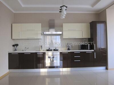 Продаж квартири в новому будинку з охороною та підземним паркінгом