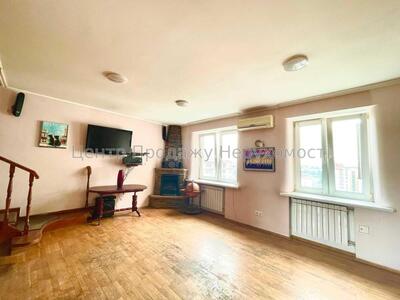 Продаж 2-рівневої 5-кімнатної квартири в Києві