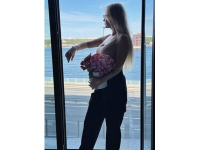 Семейная пара из Киева познакомиться с интересным мужчиной для встреч.