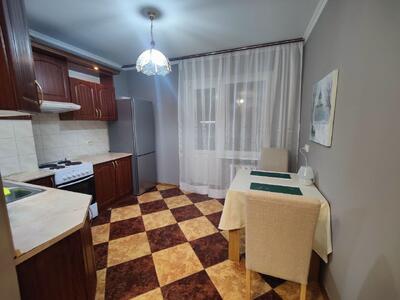 Здається стильна та оновлена квартира Олени Пчілки 4.