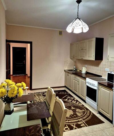 Здам довгостроково 1-к квартиру Київ, Дніпровський, Воскресенська вул., 14Д