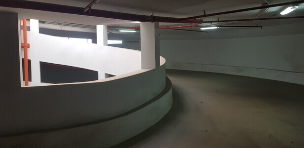 Здається гаражний бокс в закритому паркінгу