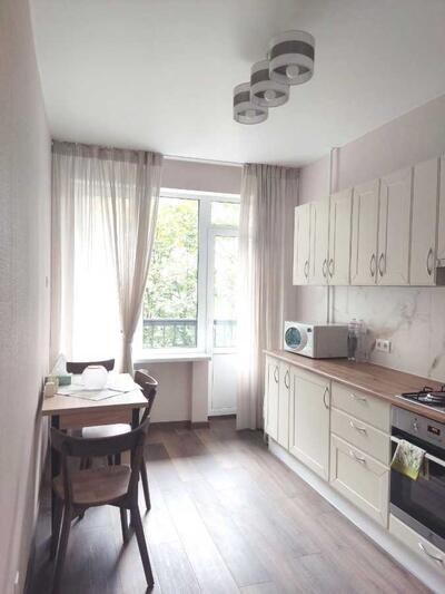 Сдам долгосрочно 3-к квартиру Киев, Печерский, Василя Тютюнника ул., 26