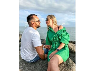 Семейная пара из Киева познакомиться с интересным мужчиной для встреч.