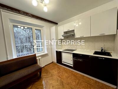 Продаж 3к. квартири з ремонтом вул.Зоологічна метро КПІ