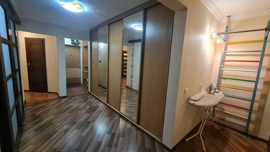 Сдам долгосрочно 3-к квартиру Киев, Святошинский, Святошинская пл., 1