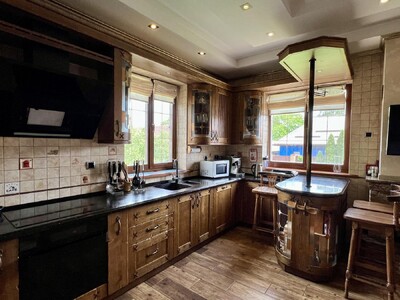 Якісний будинок з ремонтом і технікою, 13 Лугова, Осокорки, метро Славутич 4 км