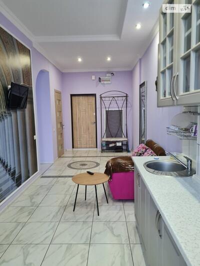 Затишна однокімнатна з ремонтом