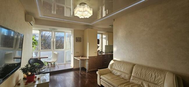 Продам 3-кімнатну квартиру, Павла Вірського бульв. (Саратовська), 45, Шевченківський район, Київ