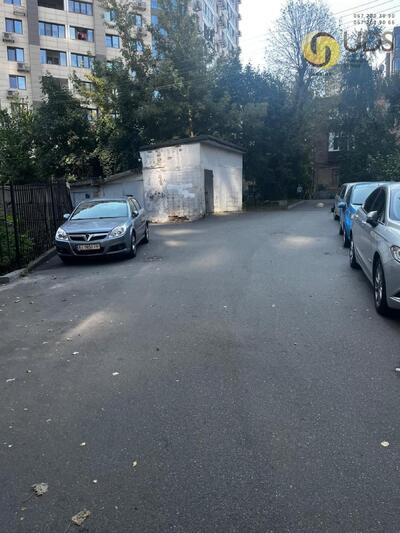 Здам на вул. Патріарха Мстислава Скрипника, 44А приміщення на 13,5 м²