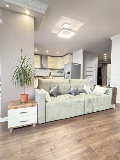 Продається затишна 2-кімнатна квартира з великою кухнею-вітальнею у чудовому стані. 