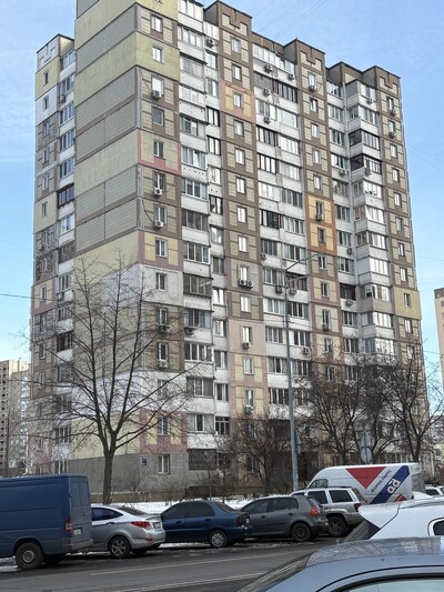 Троєщина, вул. Градинська 10, продаж 3к 77м2, без ремонту, без комісії