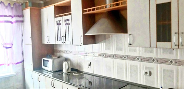 Без комісії для покупця продається велика, 3к. квартира на Бажана, 36, 2 хвилини пішки  метро Харків