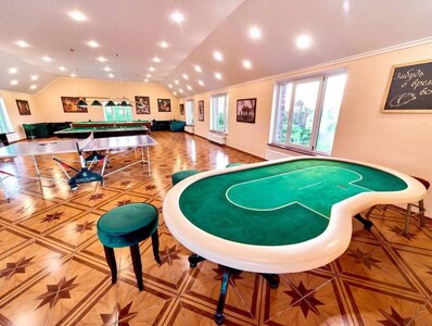 257 Триповерховий котедж подобово