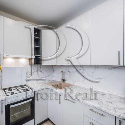 Продам 1-к квартиру Київ, Дарницький, Привокзальна вул., 10