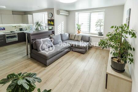 Продам 4-к квартиру Бучанський, Крюківщина, Жулянська вул., 1б