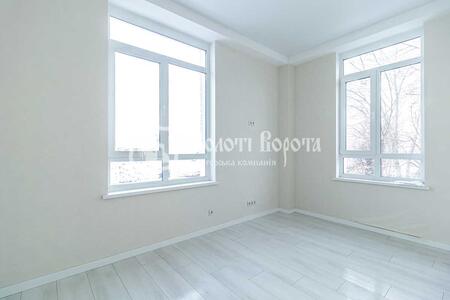 Продам 1-к квартиру Київ, Голосіївський, Дмитра Луценка вул., 2в