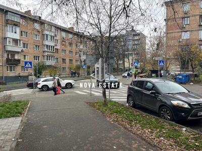 Здам довгостроково торгову площу Київ, Печерський, Німанська вул., 4