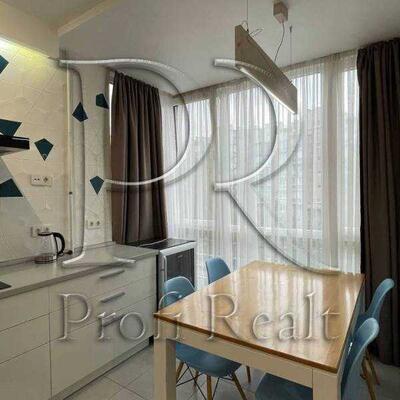 Продам 3-к квартиру Київ, Голосіївський, Метрологічна вул., 109