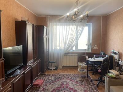 Продам 3-кімнатну квартиру, проспект Романа Шухевича (Генерала Ватутіна), д.8, Дніпровський район, К