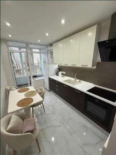 Продається двокімнатна квартира. Дніпровський район, вулиця Туманяна Ованеса, 3, метро Лівобережна