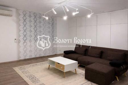 Продам 3-к квартиру Київ, Печерський, Ділова вул., 2б