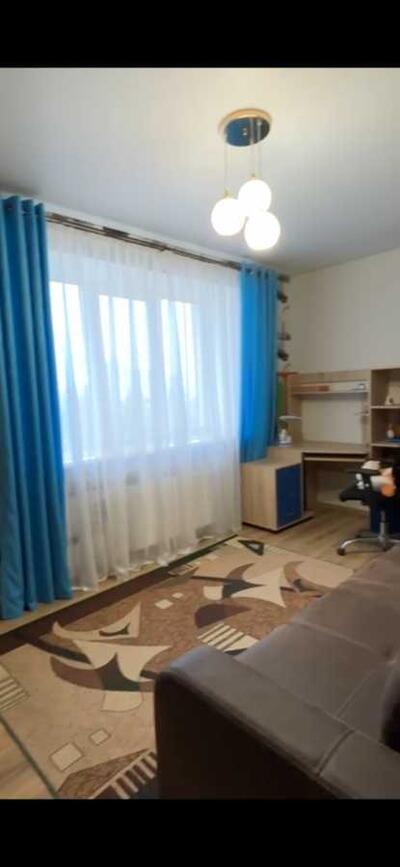 Здам довгостроково 3-к квартиру Київ, Солом`янський, Гарматна вул., 38а