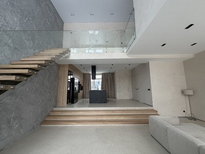 Продаж нового таунхауса з ремонтом біля озера