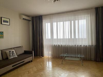 Здається трикімнатна квартира. Печерський район, вулиця Старонаводницька, 6А, метро Печерська.