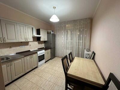 Здам довгостроково 2-к квартиру Київ, Дніпровський, Воскресенська вул., 14Б