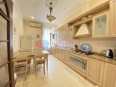 Здам довгостроково 3-к квартиру Київ, Шевченківський, Пушкінська вул., 32Б