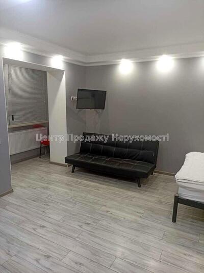 продам 1-кімнатну біля метро Оболонь