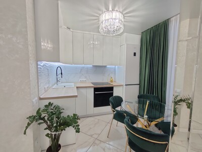 Шикарна 1 кім, 42м2, метро Лівобережна, є опалення,вода