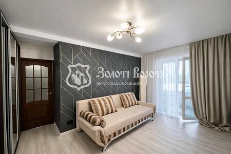 Продам 3-к квартиру Київ, Святошинський, Зодчих вул., 36