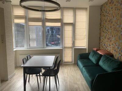 Продам 3-кімнатну квартиру, Василя Тютюнника вул. (Анрі Барбюса), 37, Печерський район, Київ