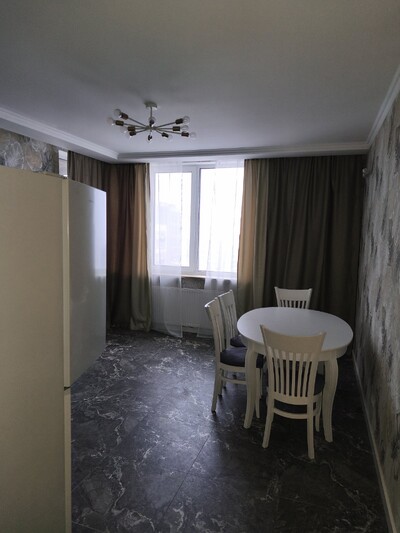 Нова сучасна велика квартира у Варшавському комплексі в Подільському районі