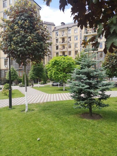 Без % трикімнатна дворівнева на закритій території