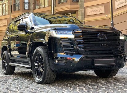 Прокат Toyota Land Cruiser 300 без водителя в Киеве
