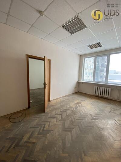 Оренда офісу на вул. Євгенія Сверстюка,23 площа 67,7 м²