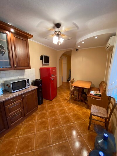 Двокімнатна, метро Оболонь, Левка Лукʼяненка 2/4, елітний цегляний, від власника