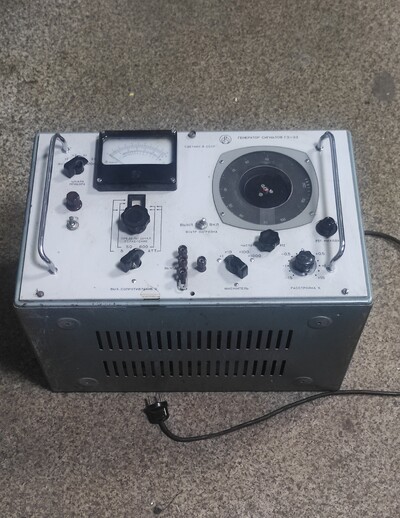 Низькочастний генератор 33