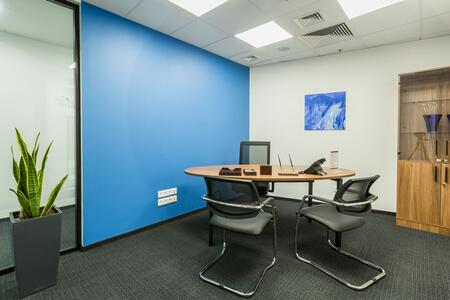 Приватний офіс для однієї особи в Regus IQ Centre